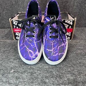 Vans Lo Pro Digi Lightening Low Top Sneaker, Purple Lightening, Kids Size 10.5